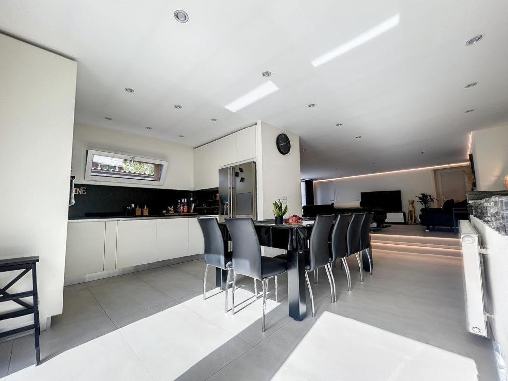 Appartement Moderne Avec Terrasse Et Piscine A Chatel Sur Bex Buitenkant foto